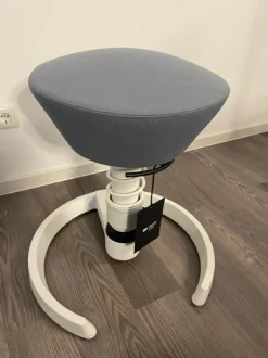 Discount Swopper Standard, Fußring weiß, Bezug pastellblau Bürostühle Ergonomisch